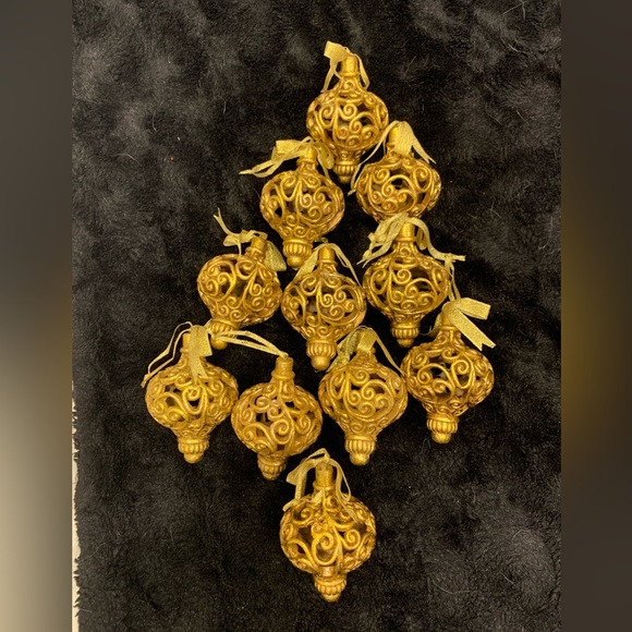 Gold swirl holiday ornaments great for the Christmas tree - set of 11 - Picture 4 of 4